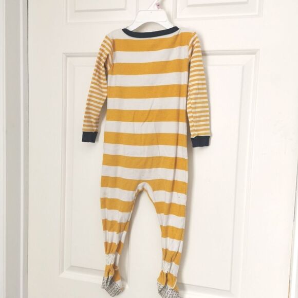 3/$15 Carter's boys sleeper 2t - Picture 3 of 4